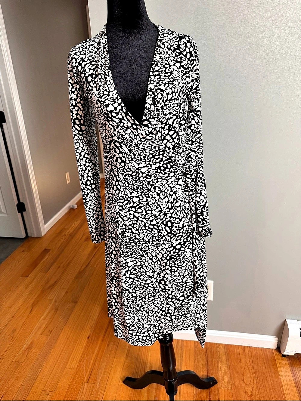 Banana Republic Floral Wrap Midi Dress in Black & White Size Small